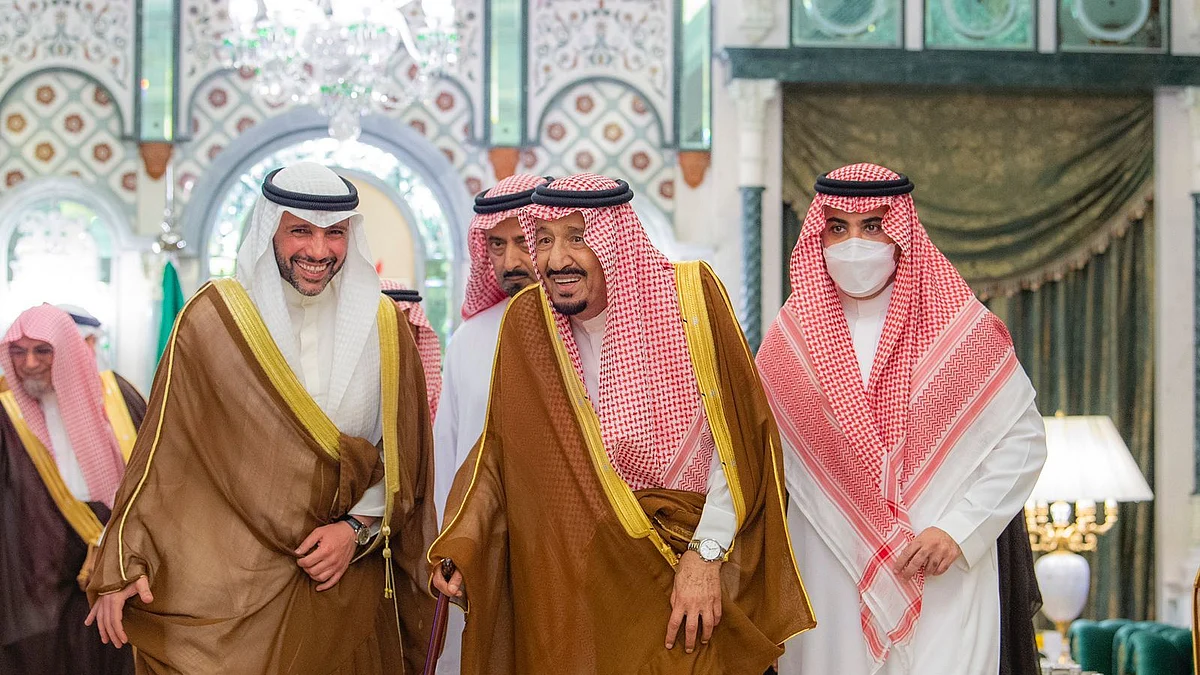 خادم الحرمين يستقبل رئيس مجلس الأمة الكويتي ورئيس شؤون الحرمين وأئمة الحرم