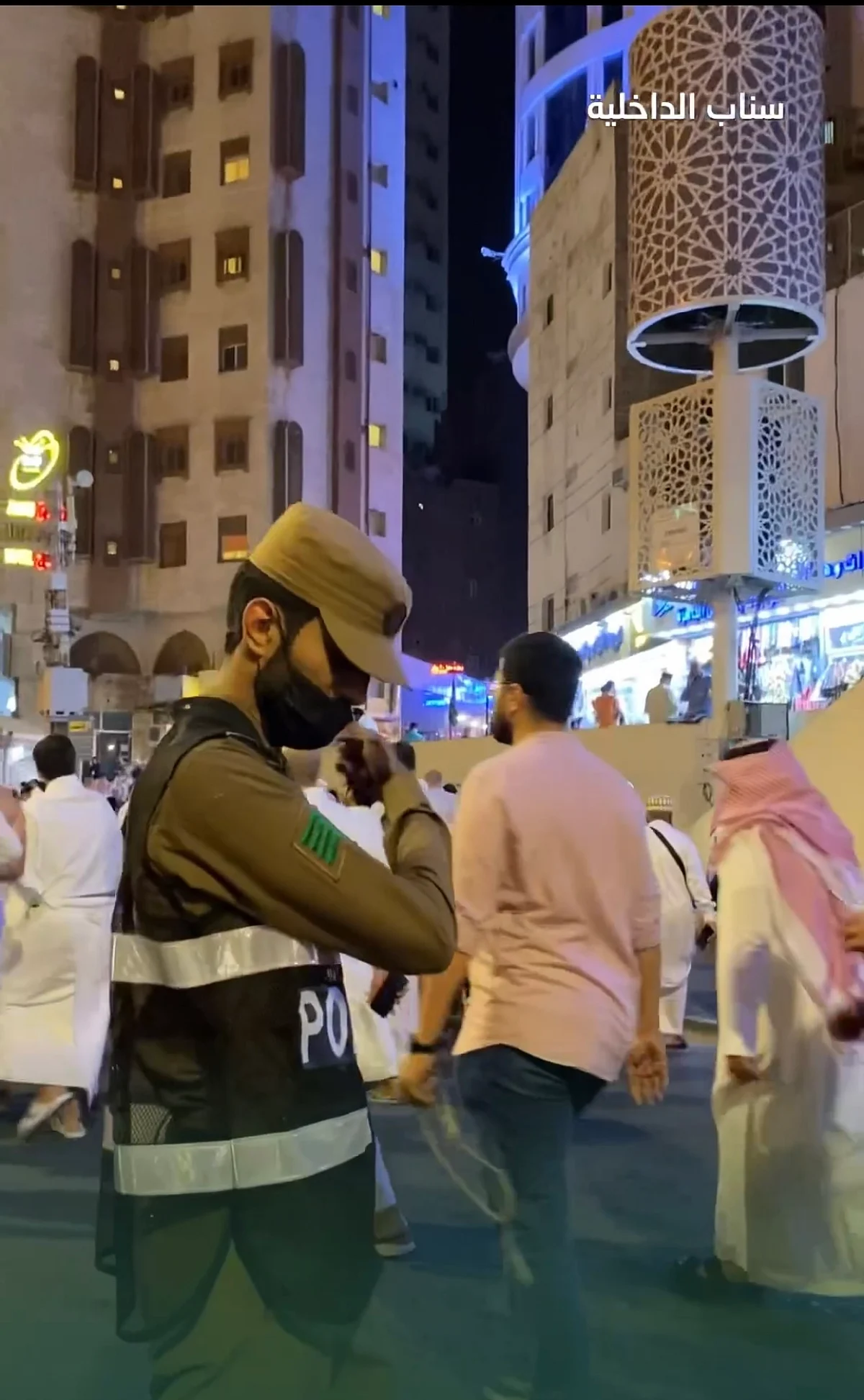شاهد.. جهود ضخمة لـ"مرور مكة" لتنظيم الحشود والحافلات بـ"مركزية الحرم"