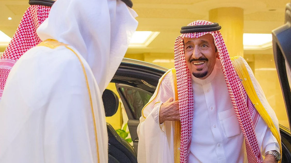 خادم الحرمين الشريفين يصل إلى مكة المكرمة قادماً من جدة