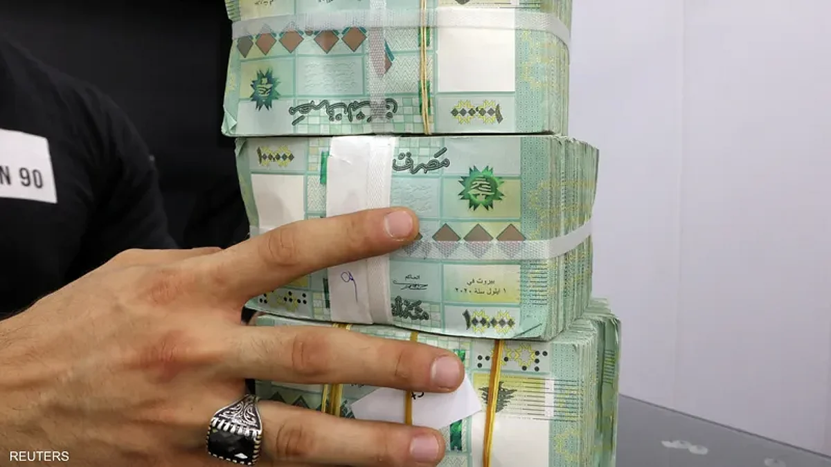 قدم طلباً لإبدالها بدولار.. سقوط جديد لليرة اللبنانية وتحذير وبيان