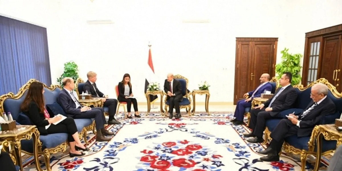 استثنائي ومؤقت.. لماذا سمحت الحكومة اليمنية بسفر مواطنين بجوازات سفر صادرة من صنعاء؟
