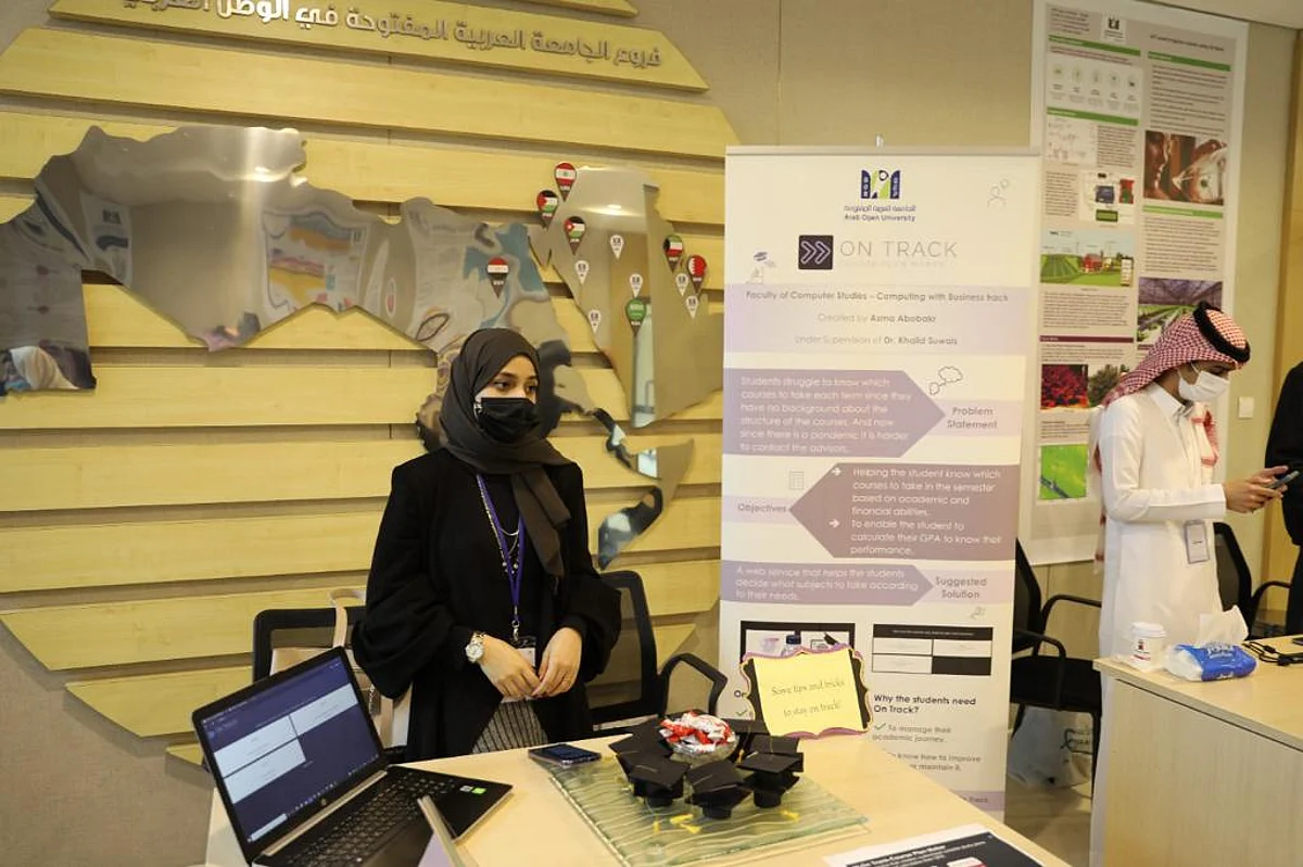 الجامعة العربية المفتوحة تروج لمشاريع "طلبة الحاسب الآلي" ضمن مشاركتها في مؤتمر "التعليم في مواجهة الأزمات"