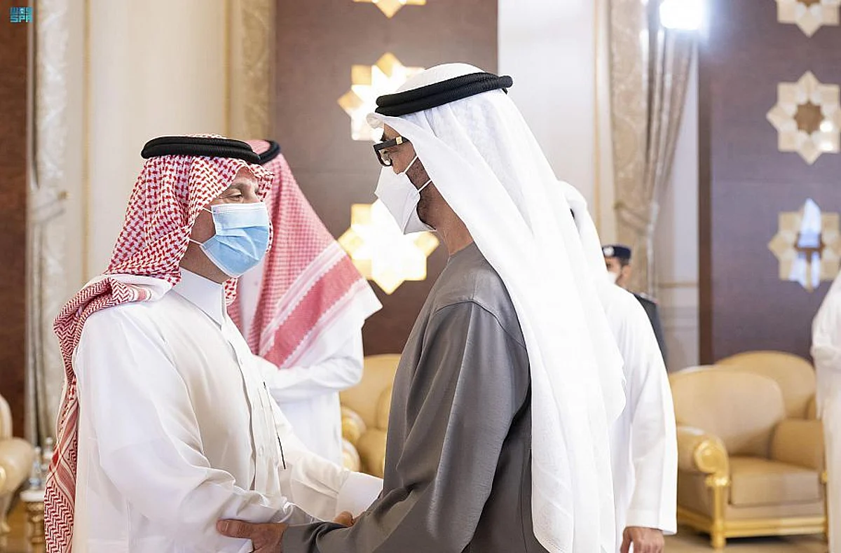 رئيس دولة الإمارات يستقبل عددًا من أصحاب السمو الأمراء الذين قدَّموا التعازي في وفاة الشيخ خليفة بن زايد آل نهيان