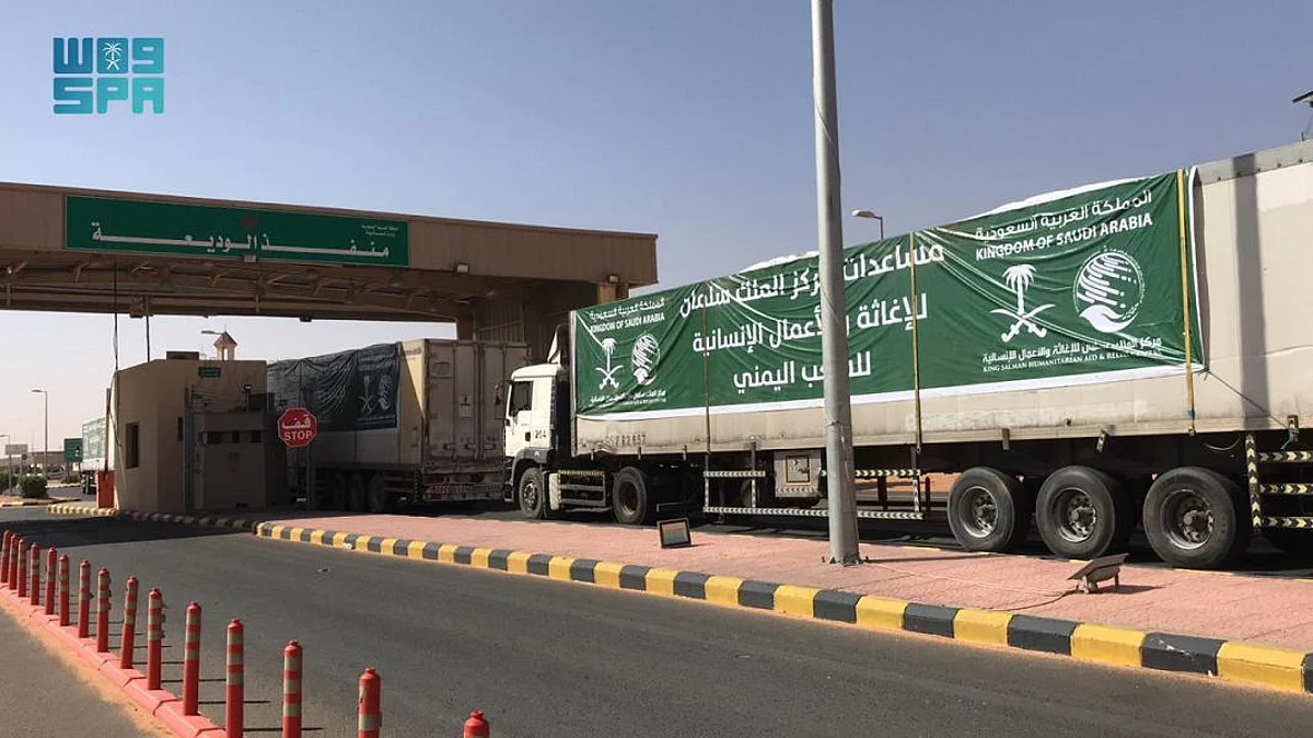 أكثر من 200 شاحنة إغاثية مقدمة من "إغاثي الملك سلمان" تعبر منفذ الوديعة متوجهة لليمن