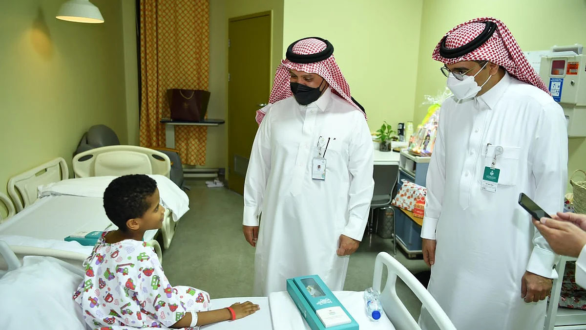 "الخدمات الطبية" بالداخلية تعايد المرضى المنومين بمستشفيات قوى الأمن