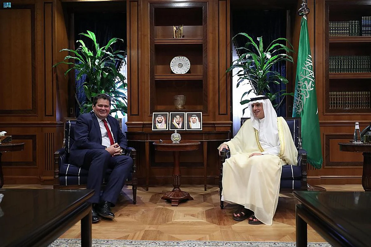 "الجبير" يلتقي السفير البريطاني ويبحثان أبرز الموضوعات المشتركة