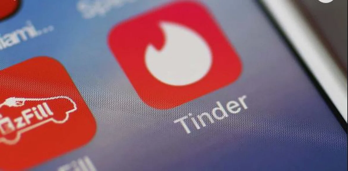 تطبيق "تيندر" يقاضي "جوجل": جعلتنا "رهائن"