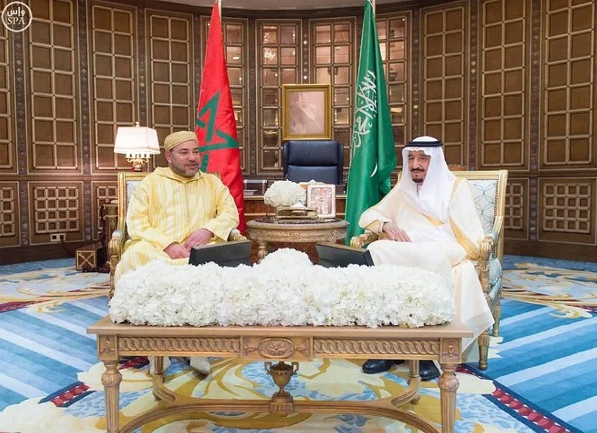 خادم الحرمين يتلقى اتصالًا هاتفيًا من ملك المغرب هنأه فيه بالعيد