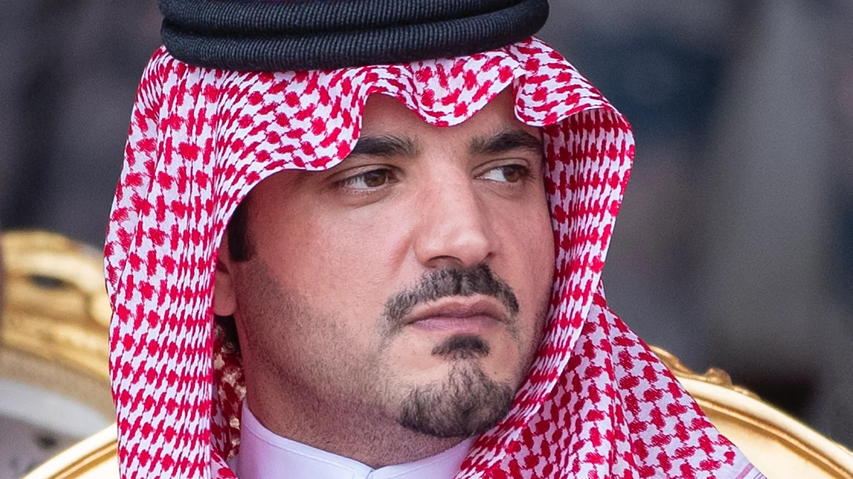 "عبدالعزيز بن سعود" ينقل تهنئة القيادة لمنسوبي "الداخلية" بنجاح الخطط الأمنية للعمرة والعيد