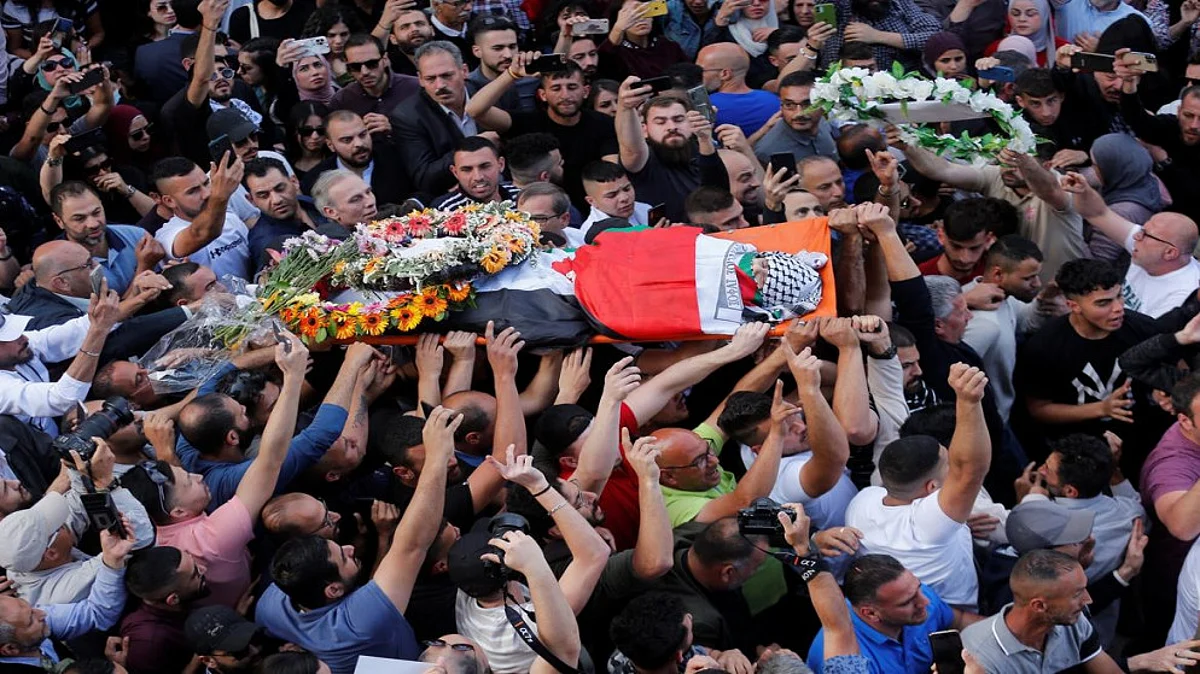 بدء مراسم تشييع جثمان الصحفية شيرين أبو عاقلة في رام الله