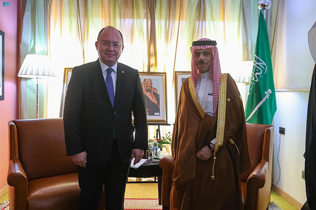 وزير الخارجية يلتقي نظيره الروماني في مراكش