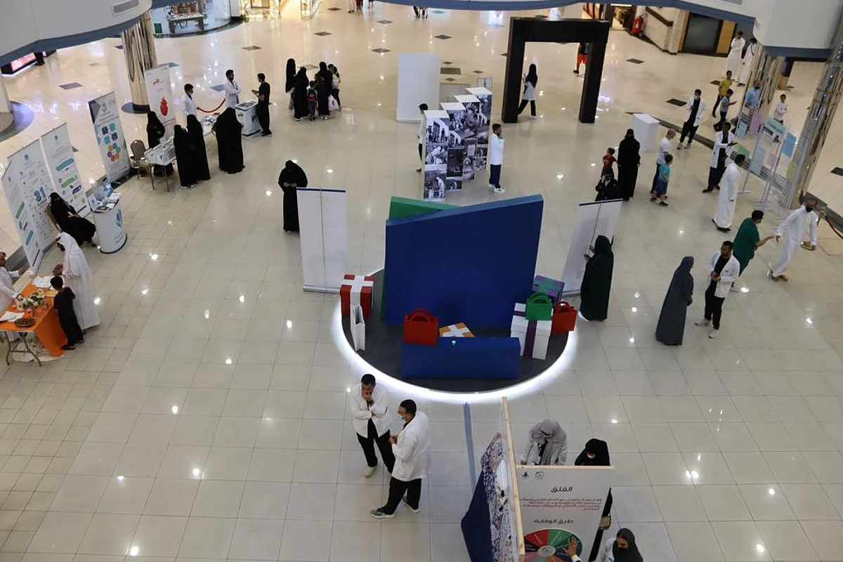 جامعة الملك سعود تُنفِّذ حملة "وقايتك أهم" للتعريف بدور الصيدلة في المجتمع