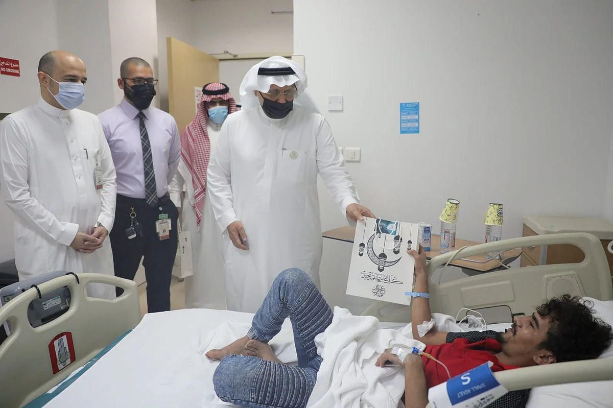 جدة.. "الملك عبدالله الطبي" و"العلاج الآمن" يُعايدون المرضى والكوادر العاملة