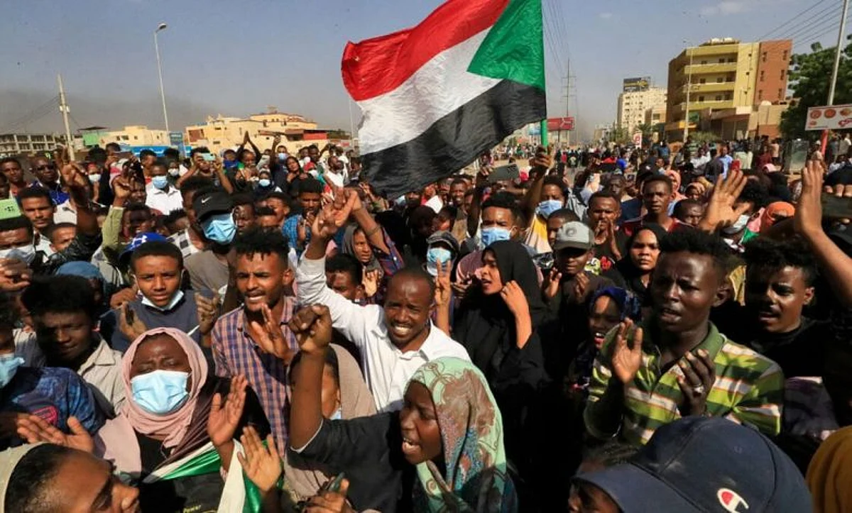 السودان.. آلاف المتظاهرين يطالبون بحكم مدني