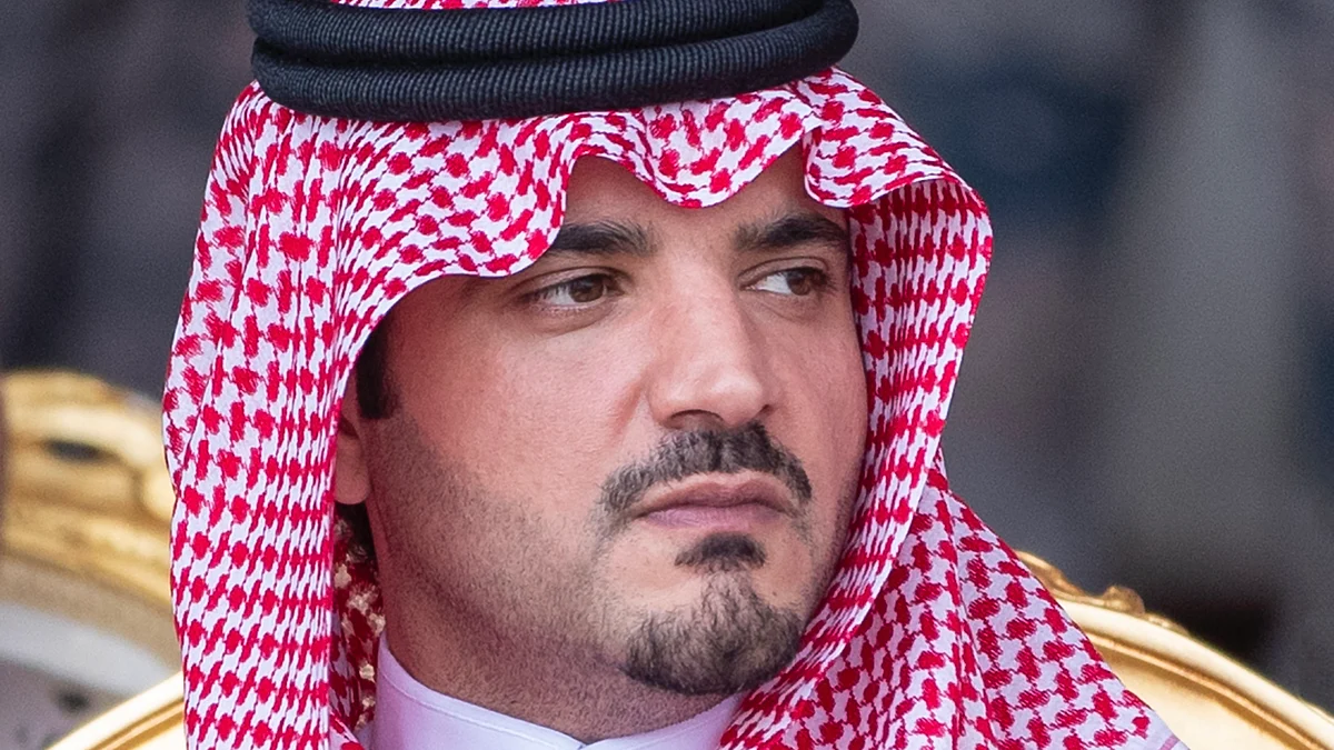 وزير الداخلية يهنئ القيادة بعيد الفطر المبارك