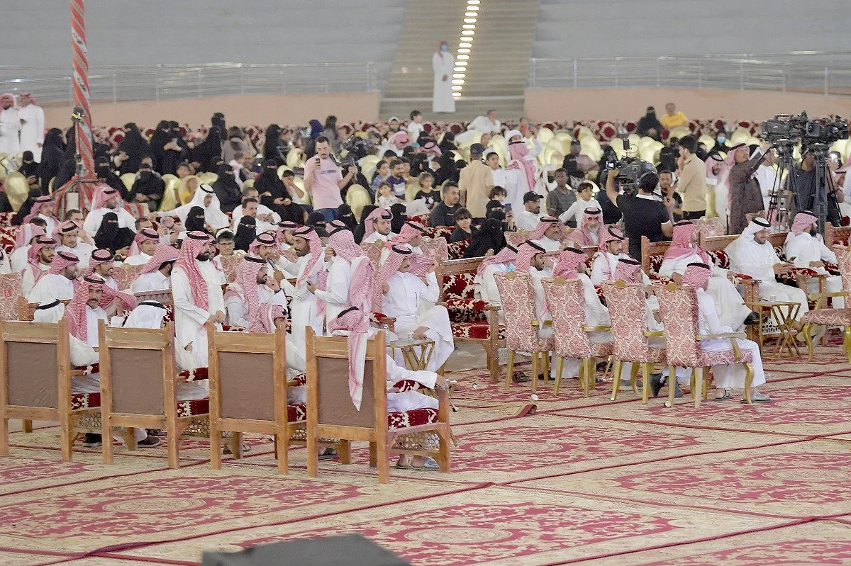 "قاف الرياض" يتغنى بسلامة الملك: مُجار وخطاك الباس يا خادم البيتين