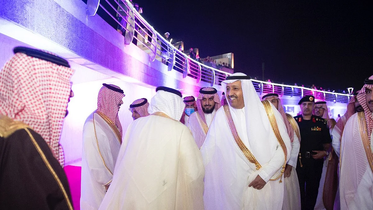 "حسام بن سعود" يرعى حفل أهالي الباحة بمناسبة العيد ويعايد المرضى المنومين في مستشفى العقيق