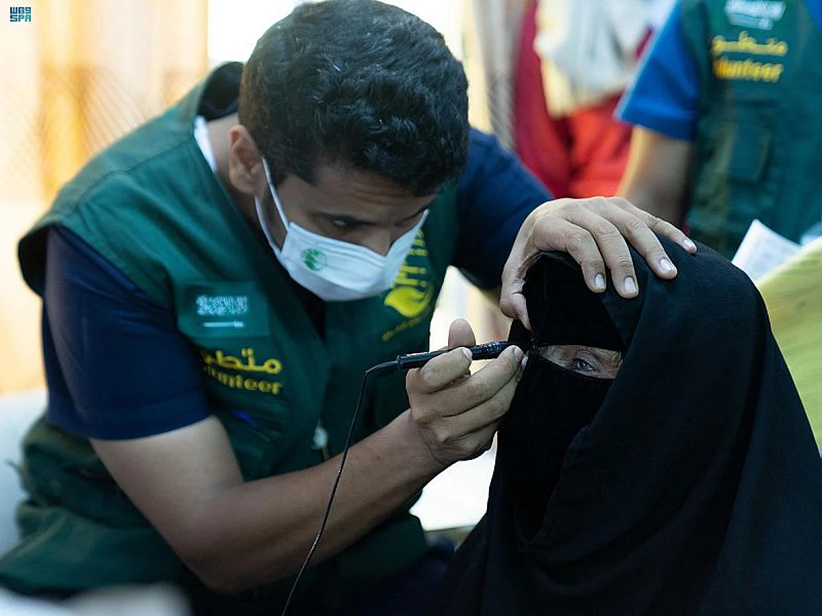 "إغاثي" الملك يجري 300 عملية جراحية في المكلا بحضرموت