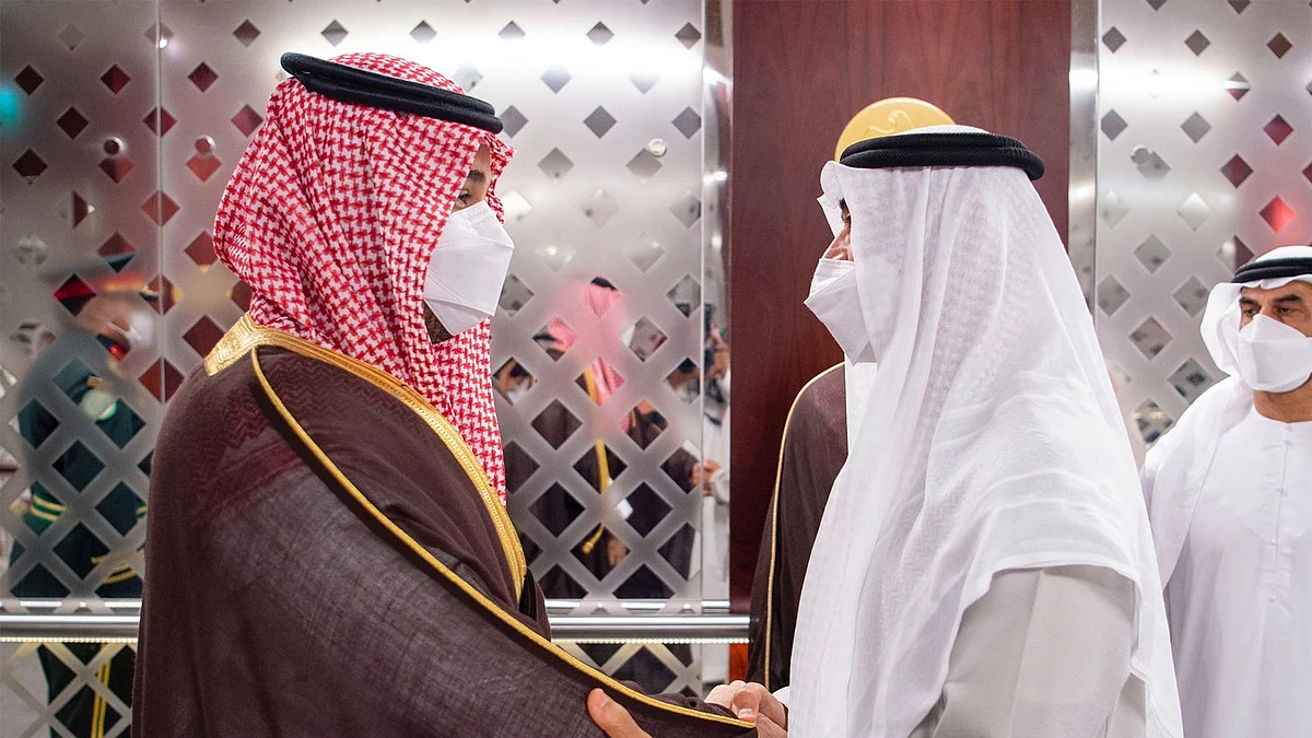 الأمير محمد بن سلمان بن عبدالعزيز ولي العهد يقدم واجب العزاء والمواساة في وفاة الشيخ خليفة بن زايد