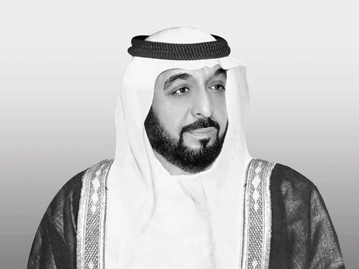 "تويتر" يتَّشح بالسواد.. كيف نعى السعوديون رئيس دولة الإمارات الراحل؟