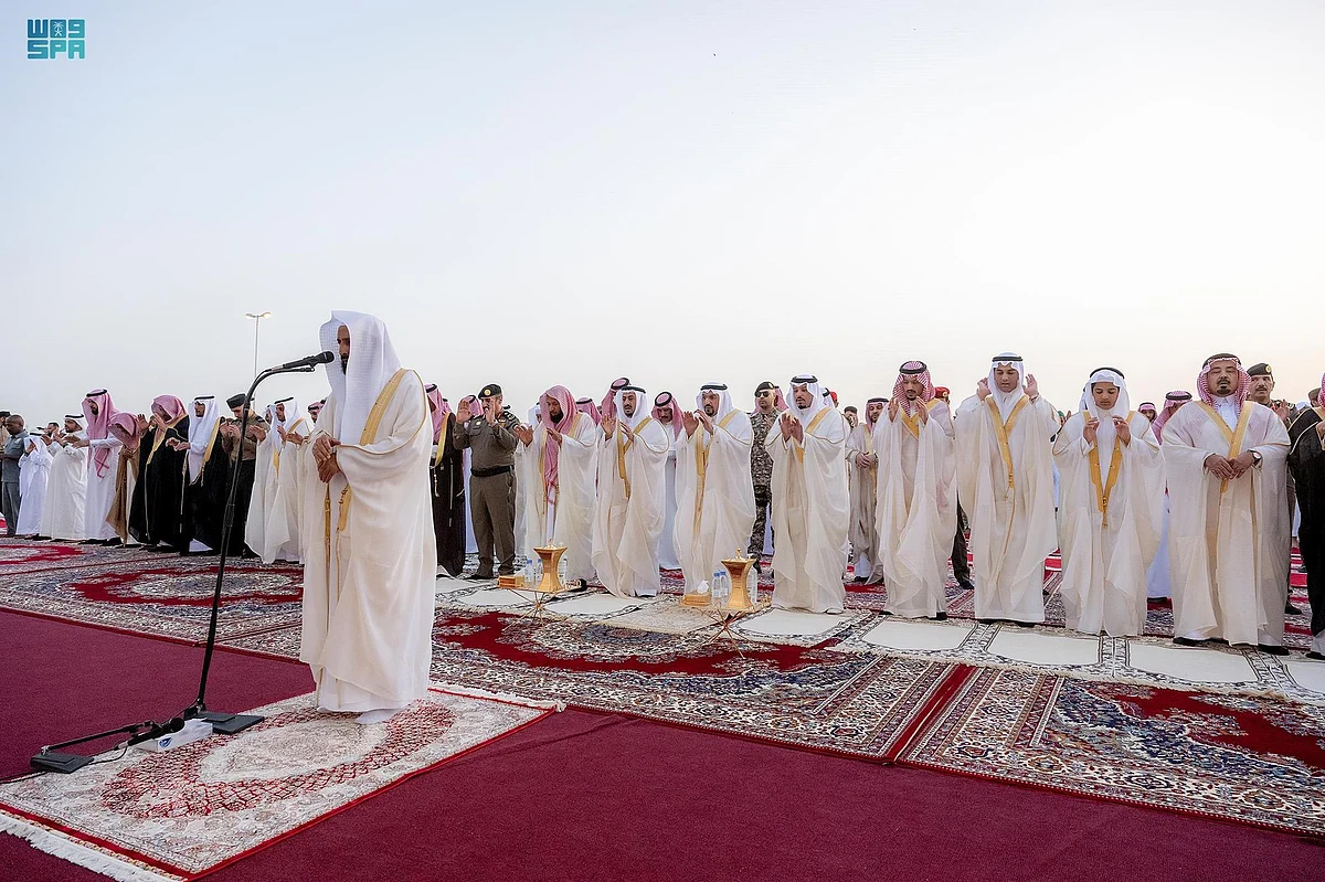 جموع المصلين تؤدي صلاة عيد الفطر في مناطق المملكة