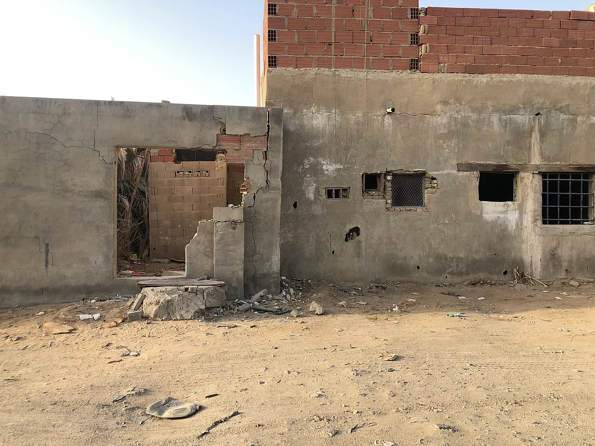 شاهد.. منازل مهجورة بـ"عدل جدة" تشكّل خطرًا على الأهالي ومَطالب بالتدخل