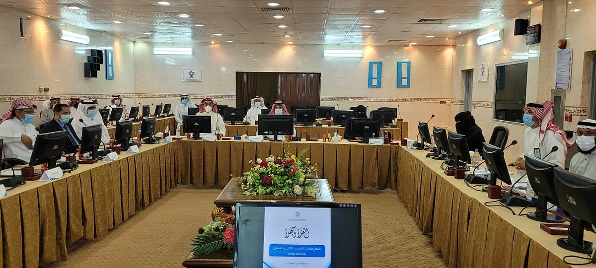 "تقني الباحة" يناقش سير العملية التدريبية والخدمات المساندة والمسؤولية المجتمعية