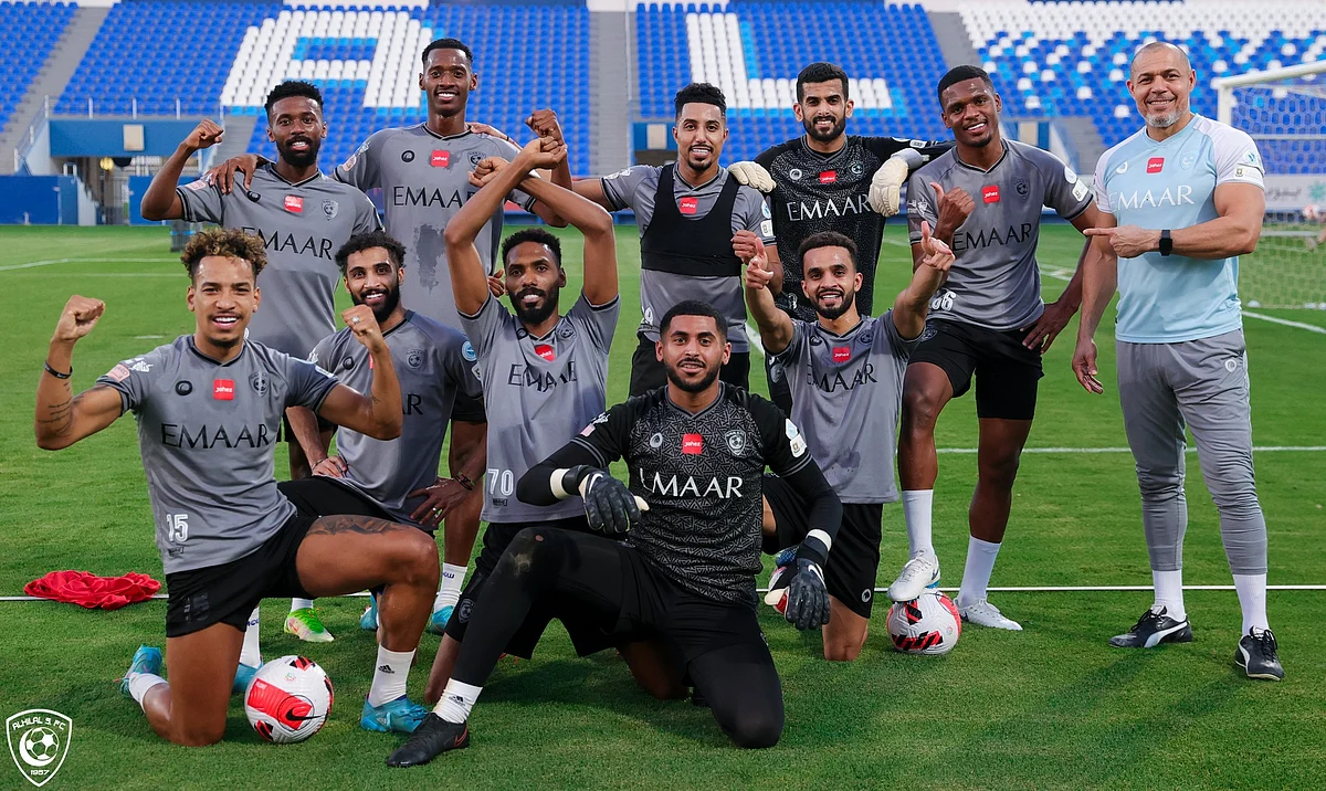 الهلال يفتح ملف "الكلاسيكو" أمام الاتحاد .. بتمارين استرجاع ومناورة