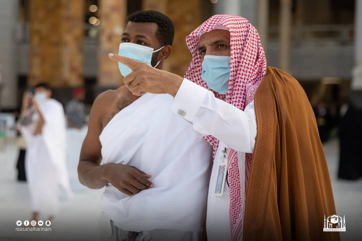 بالصور.. خدمات توجيهية وإرشادية لقاصدي المسجد الحرام على مدار الساعة