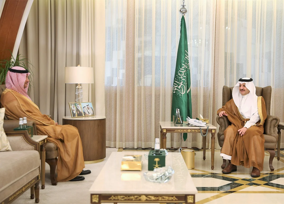 أمير الشرقية يستقبل محافظ الأحساء بمناسبة تعيينه