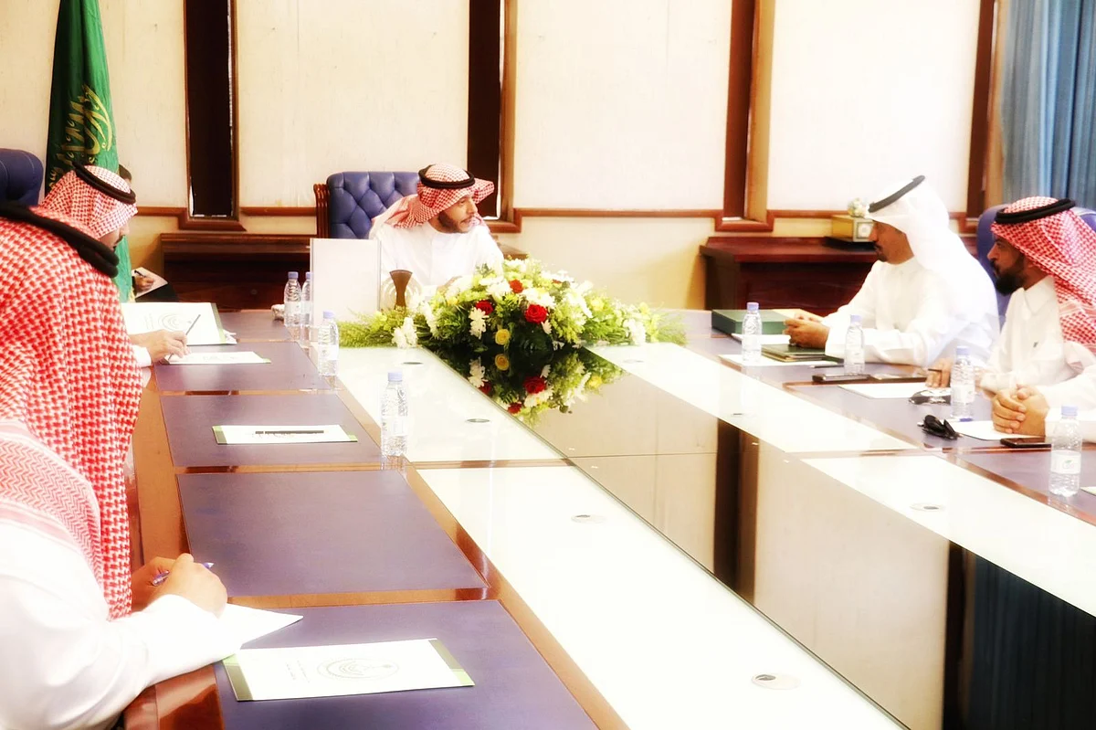"محافظ الطائف" يناقش ومدير الشؤون الصحية أهم المشاريع الإنشائية والتطويرية