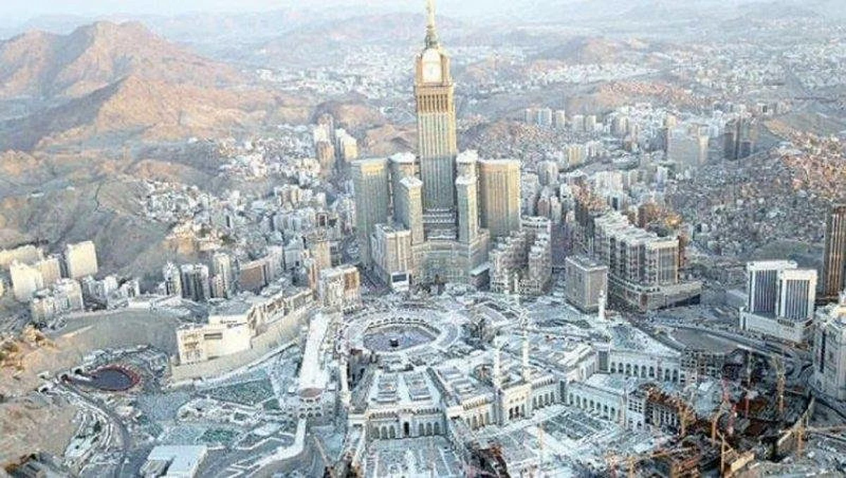 هل حقاً تساقطت الثلوج اليوم على الحرم المكي الشريف؟