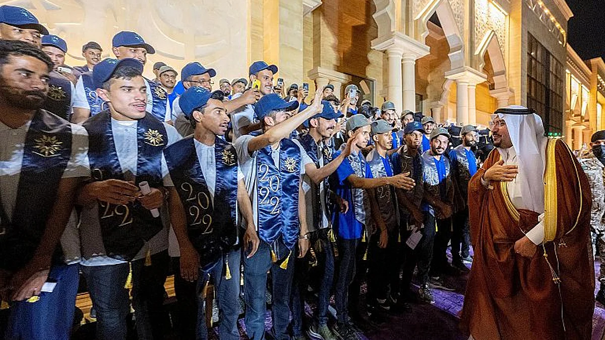 أمير القصيم يرعى حفل تخريج 4092 خريجاً وخريجة من الكليات التقنية