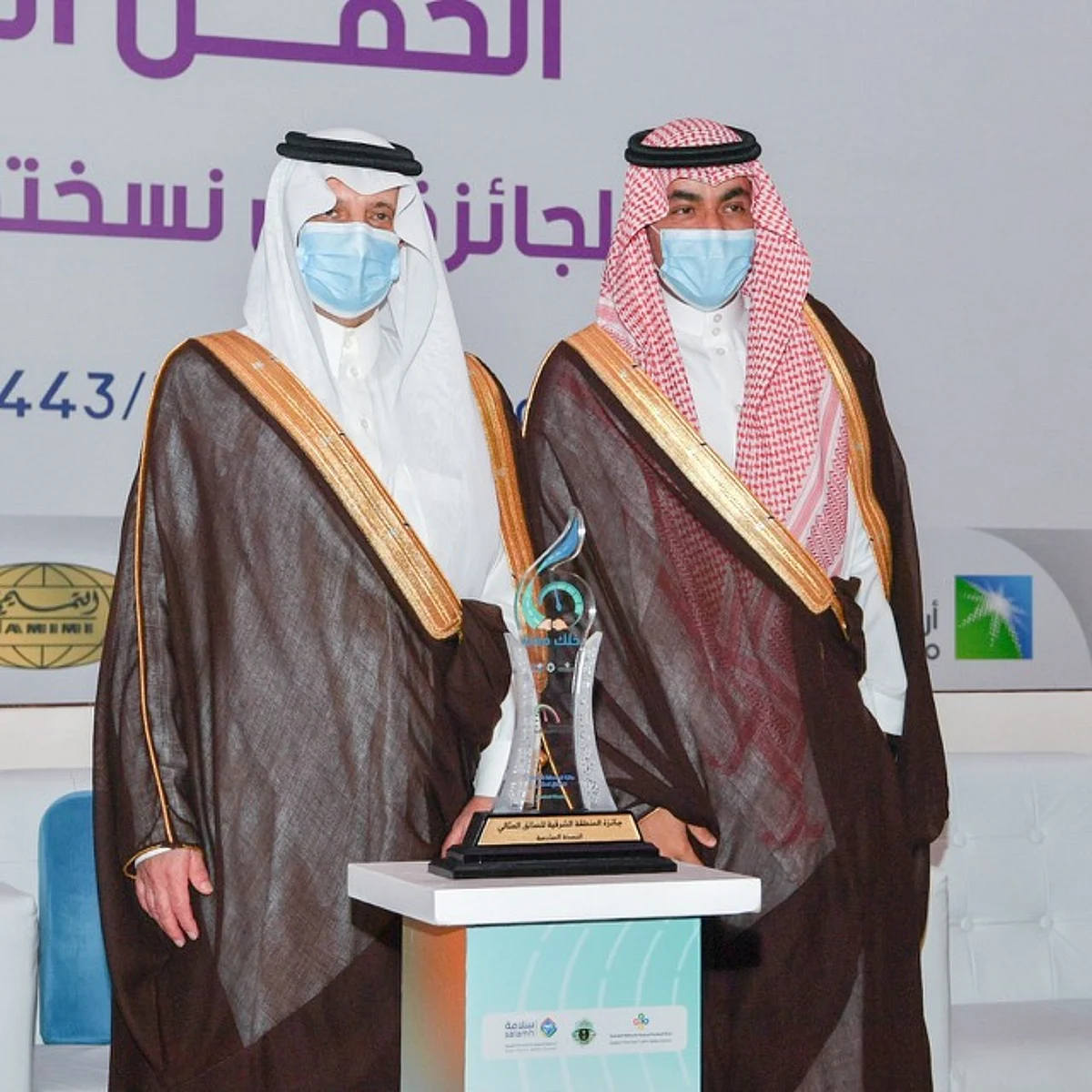 شاهد.. أمير الشرقية يكرم 53 فائزًا وفائزة بجائزة السائق المثالي