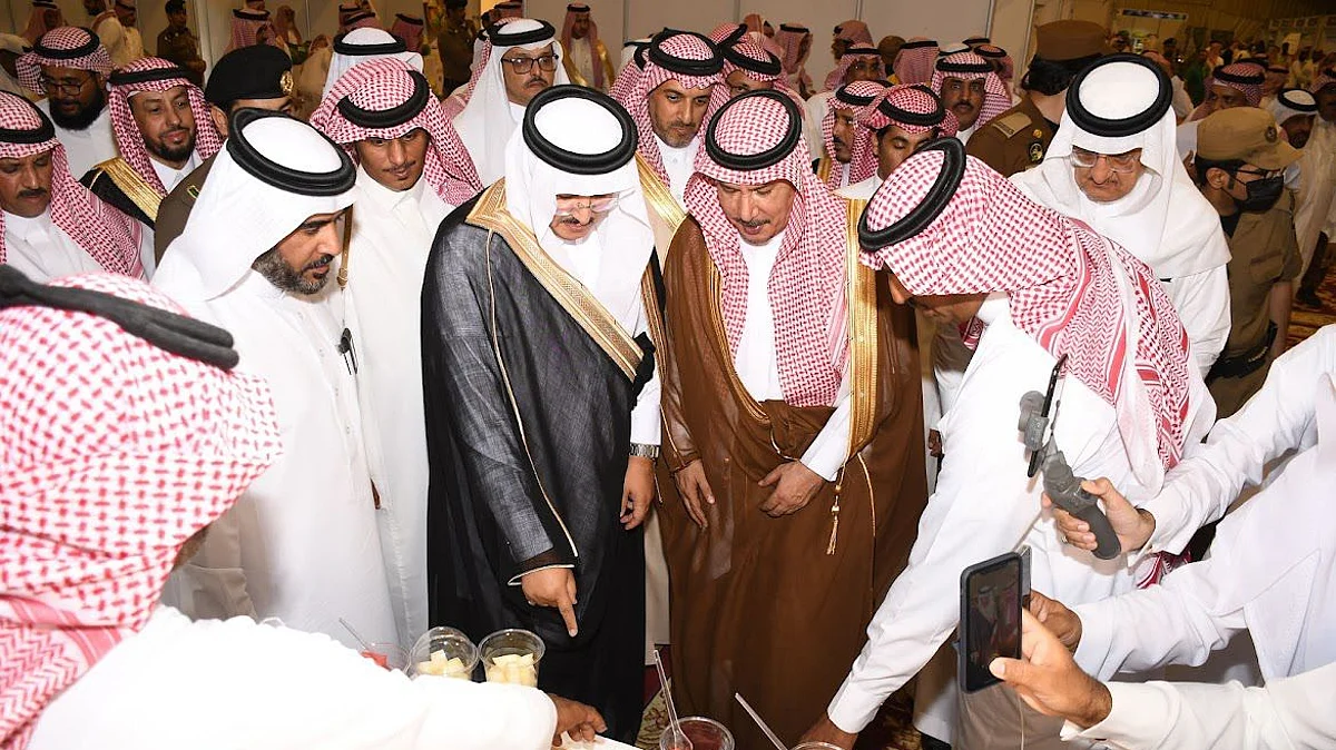 وسط حضور كثيف.. محافظ الدوادمي يفتتح مهرجان "حبحب ساجر"