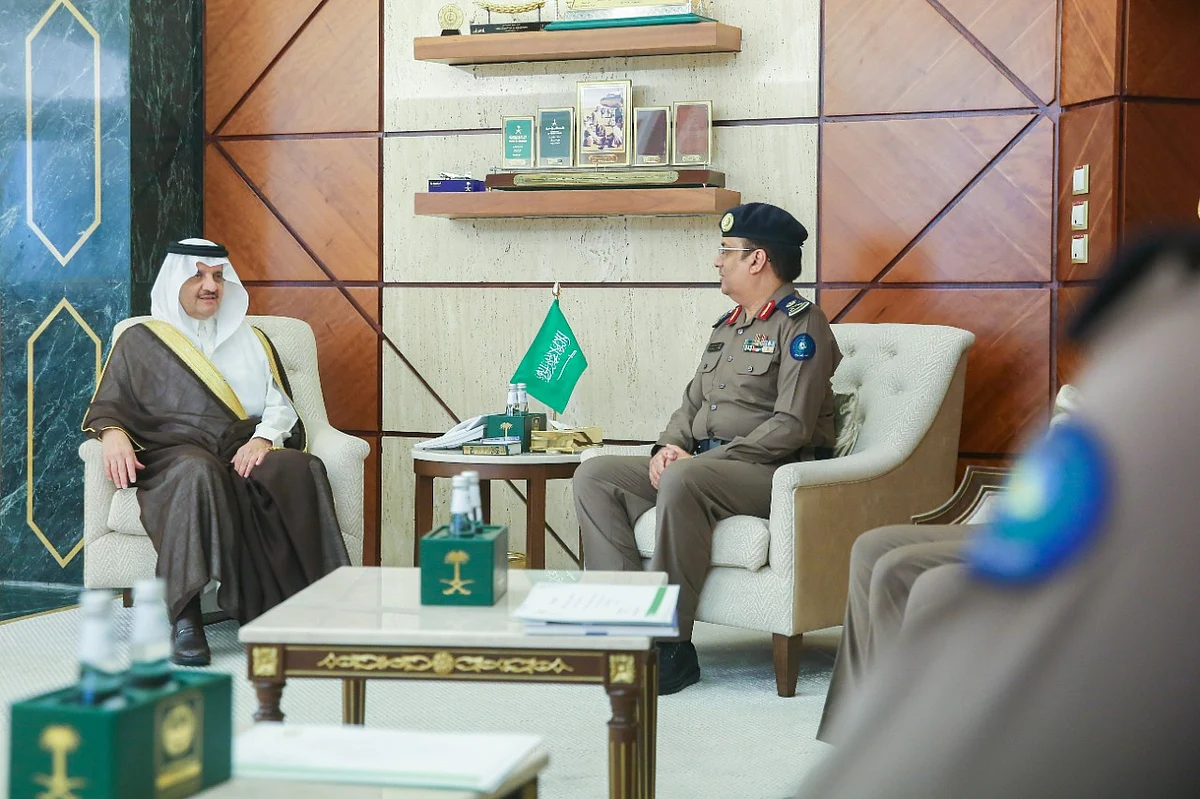 شاهد من مكتب أمير الشرقية.. تكريم لقيادات "المدني" وتوجيه بتكثيف الرقابة