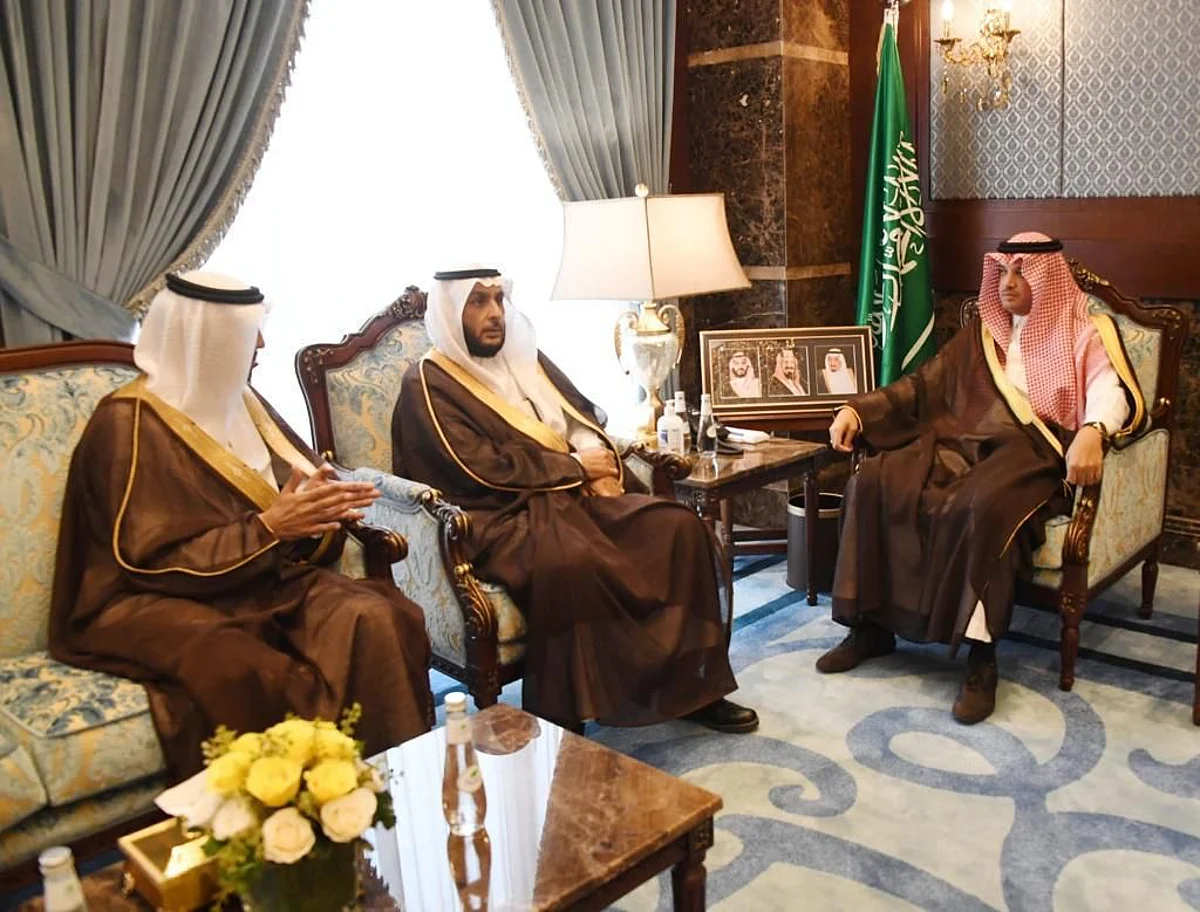 محافظ الأحساء يبحث مع مدير صحة الشرقية مستجدات الوضع الصحي بالمنطقة