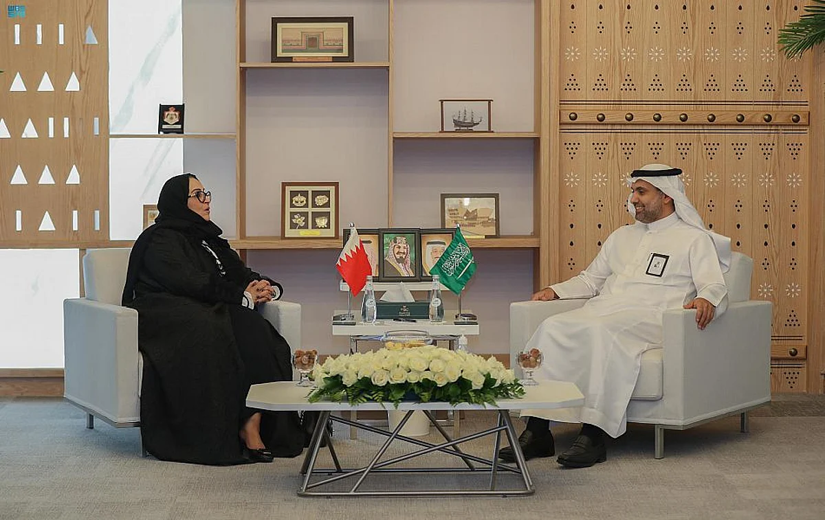 بحث تعزيز التعاون في المجال الصحي بين الرياض والمنامة