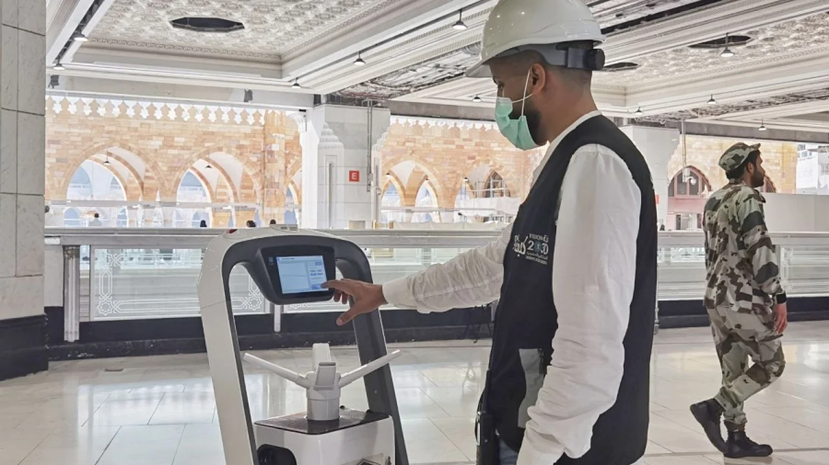 استعدادًا للحج.. صيانة معدات الوقاية البيئية بالمسجد الحرام