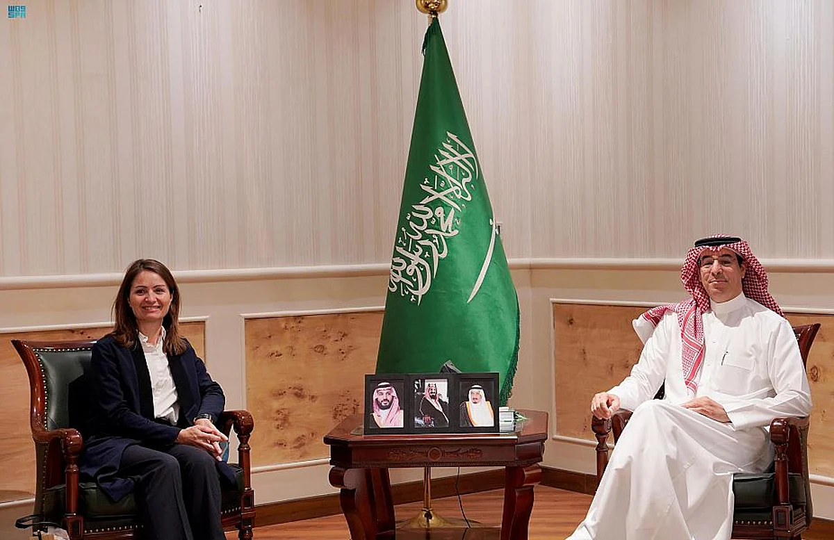 "العواد" يستقبل المديرة السياسية بالخارجية الدنماركية