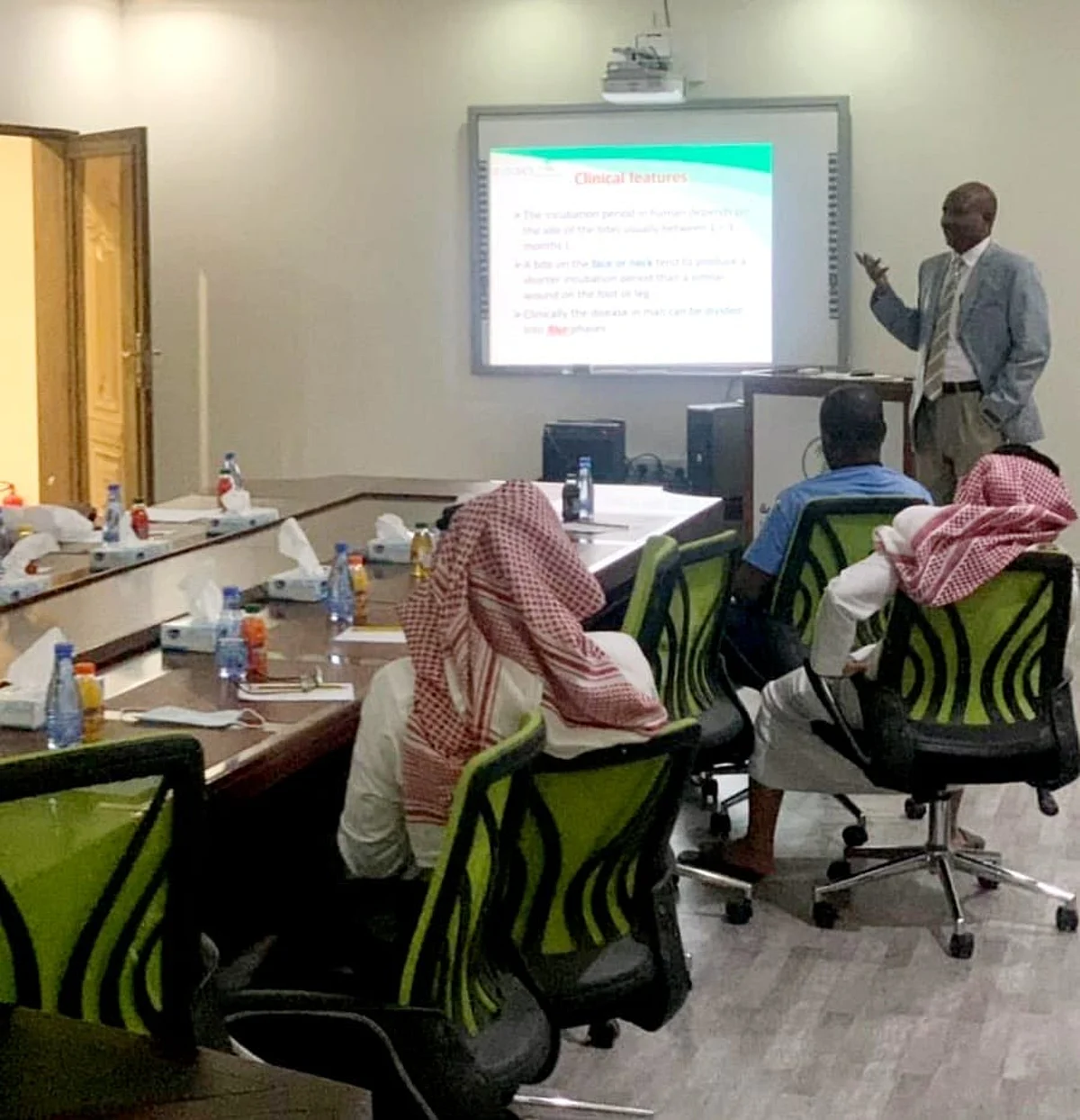 "بيئة الطائف" و"الصحة" تقيمان ورشة عمل عن "مرض السعار"