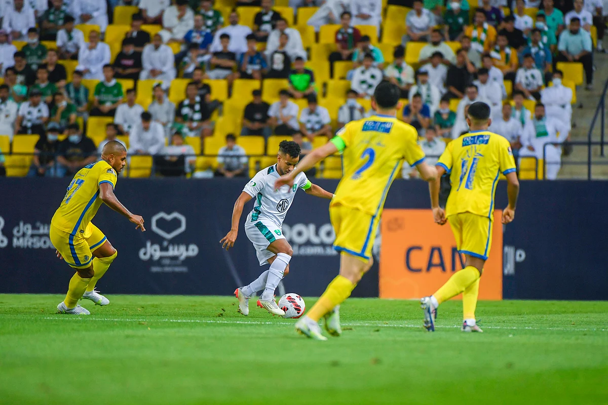دائرة الحكام في الاتحاد السعودي لكرة القدم: لا ركلة جزاء للاعب النصر أمام الأهلي