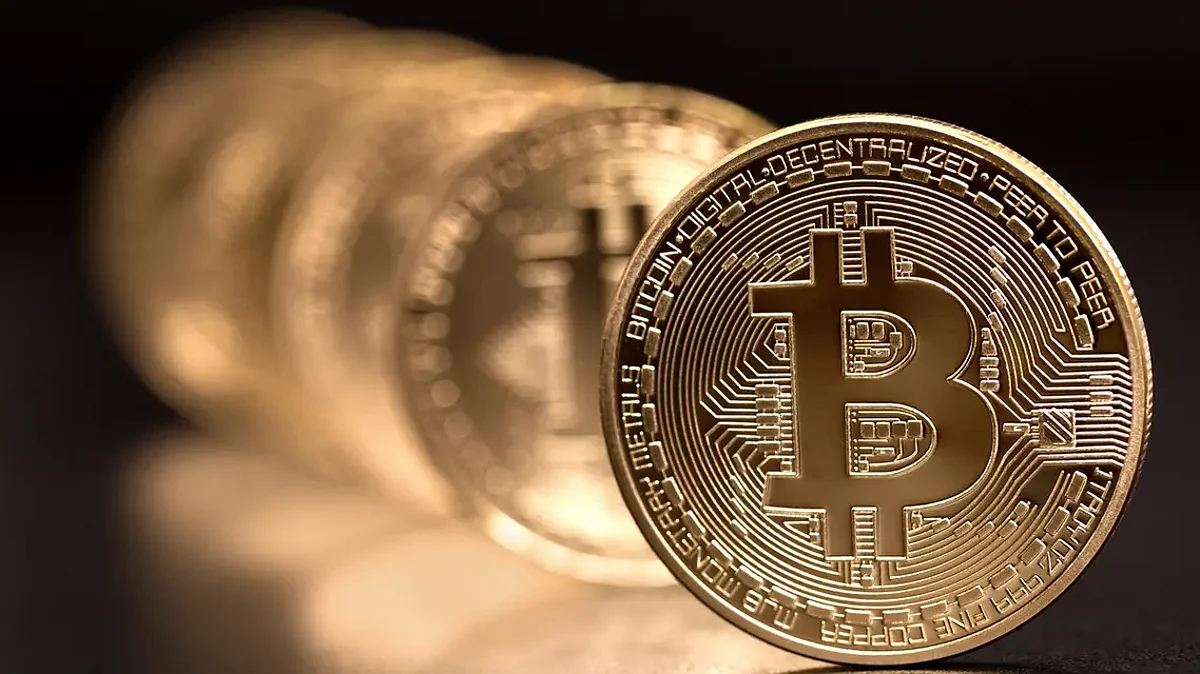 للمرة الأولى منذ ديسمبر 2020.. "بيتكوين" تهبط لما دون 20 ألف دولار