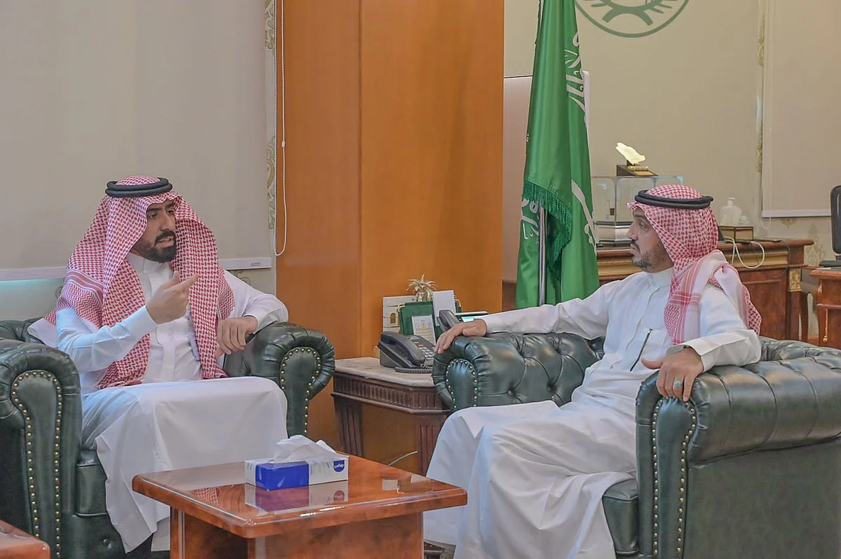 محافظ ينبع يبحث مع مدير شؤون الإسكان اكتمال شبكات المياه والكهرباء
