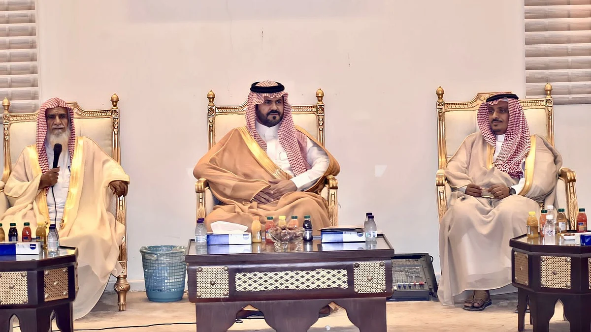 محافظ الطوال يدشن مبادرة "يستفتونك" بالمحافظة وتطبيق "اسألني" الإلكتروني