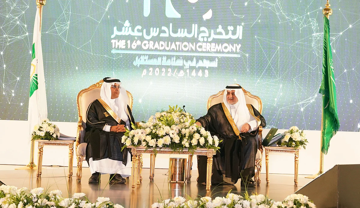 "أمير تبوك" يرعى حفل تخريج الدفعة السادسة عشرة من طلاب وطالبات الجامعة