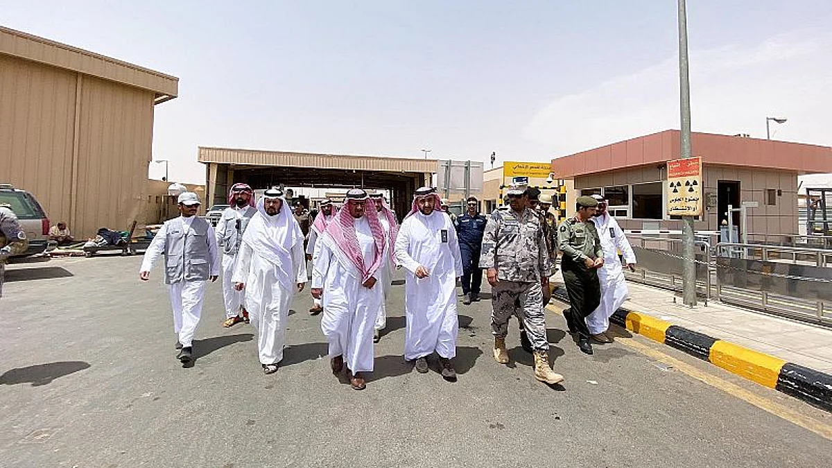 موفق العنزي والوفد المرافق خلال الجولة