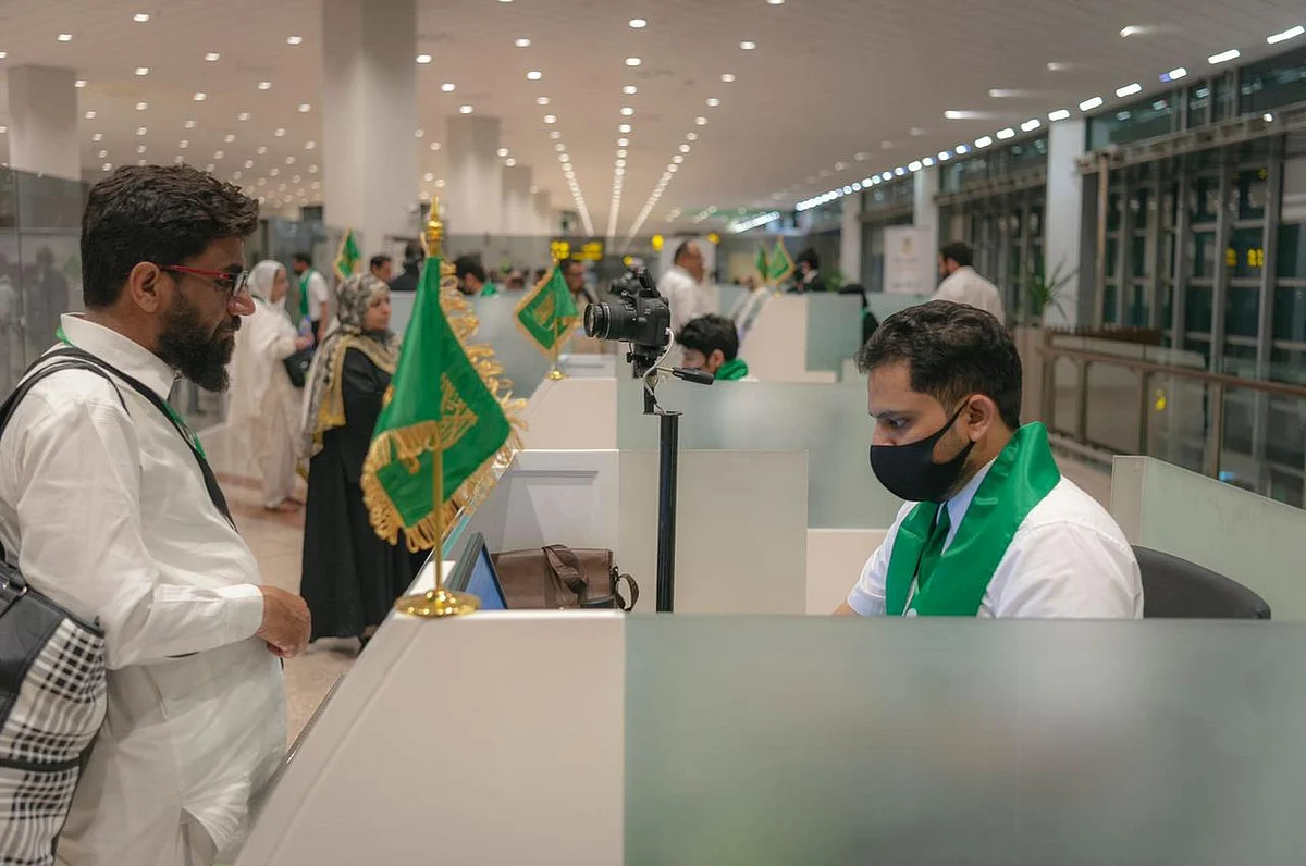 شاهد.. تدشين أولى رحلات ضيوف الرحمن المستفيدين من مبادرة طريق مكة في باكستان