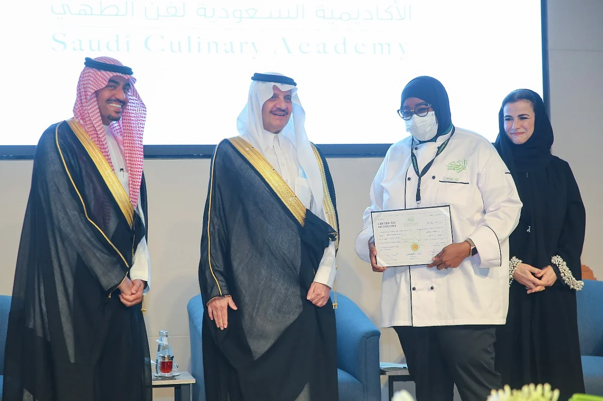 بالصور.. أمير الشرقية يرعى تخريج أول دفعة سعودية في فنون الطهي