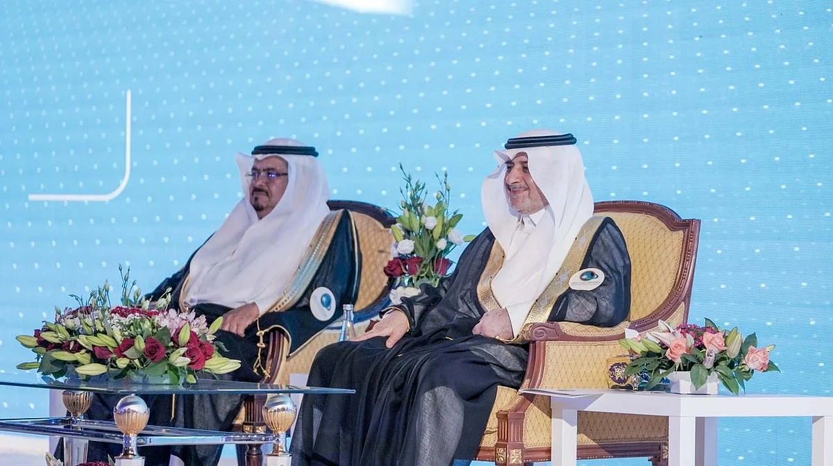 أمير تبوك يرعى تخريج الدفعة الـ14 لحملة البكالوريوس بجامعة فهد بن سلطان